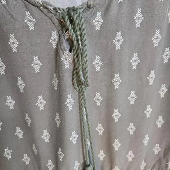 Mudd Women's Boho Top. Size Medium. Green And Cream Color. - Picture 7 of 10